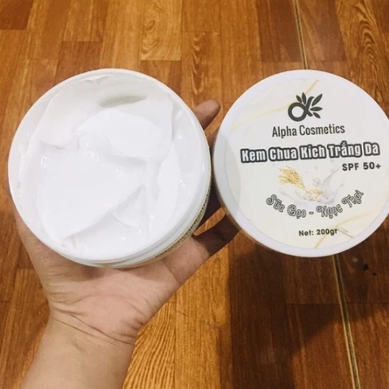 Shop sỉ kem Chua Kích Trắng Da Body Sữa Gạo Ngọc Trai Alpha Cosmetic 200g - Kem Cốt Trắng Da Body 6 Shop sỉ kem Chua Kích Trắng Da Body Sữa Gạo Ngọc Trai Alpha Cosmetic 200g - Kem Cốt Trắng Da Body