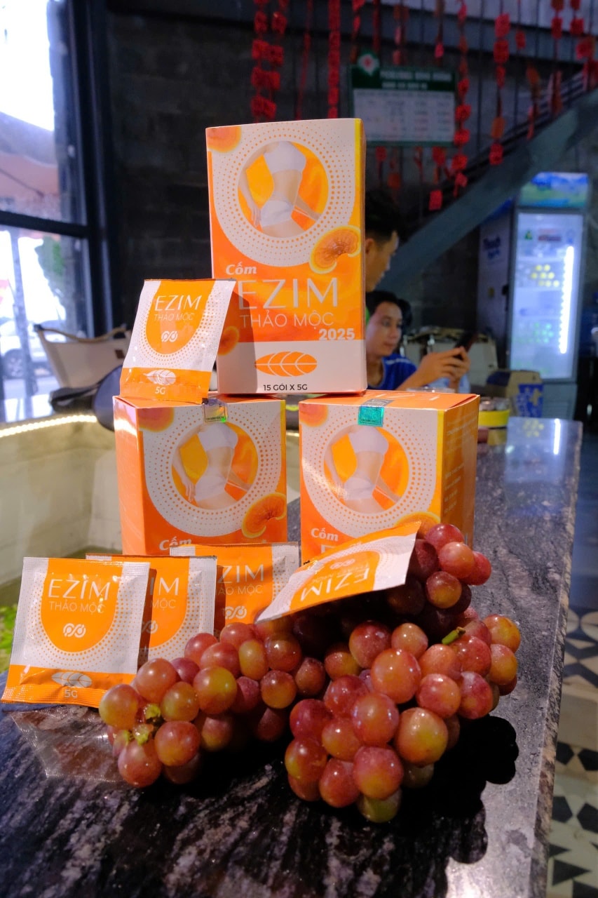 26653_527503266-688409367540450-6312478286759055878-n_20250831172357-2.jpg Cốm Ezim Thảo Mộc Hộp 15 gói - 8936230180057