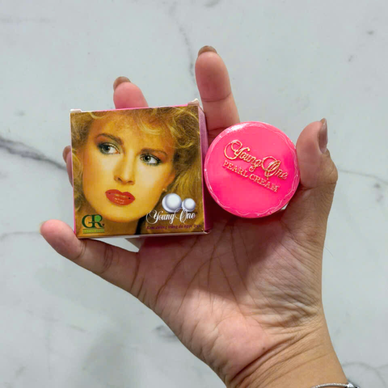 26705_7_20250905163703-1.png Combo 12 Hộp Kem Face Dưỡng Trắng Da Ngọc Trai Cô Gái Tóc Xù Young One 4.5g/Hộp - 8936055391027