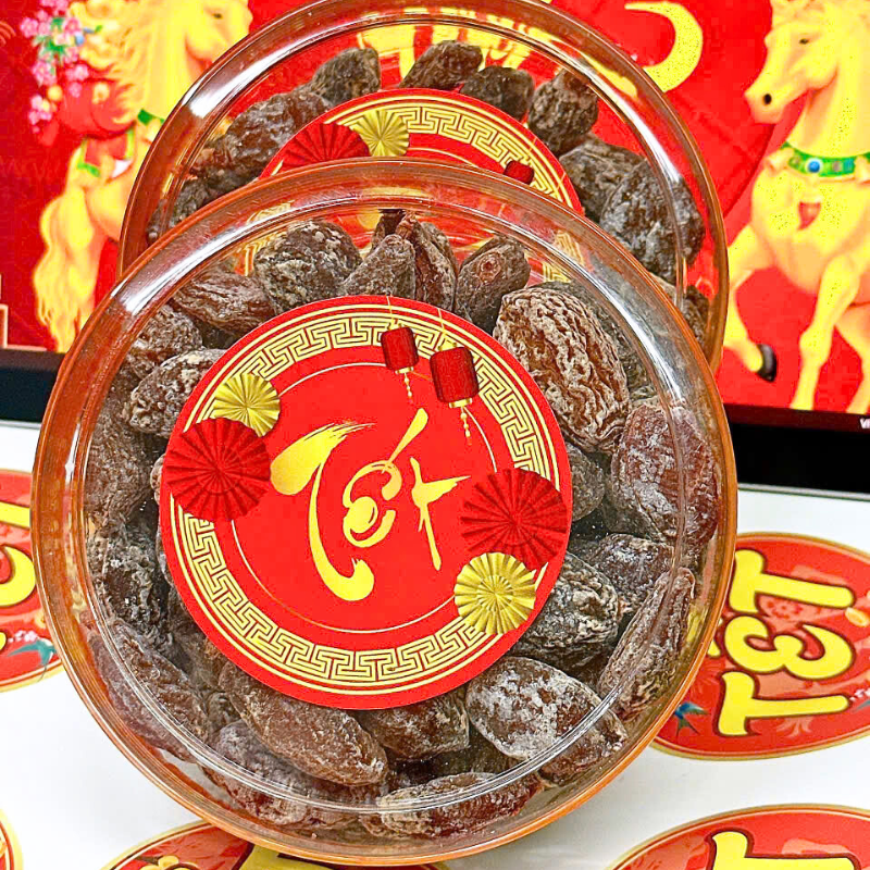 26975_207_20251106113725-1.png Ô Mai Mơ 300g Hộp Tròn Nhỏ Hộp Quà Tết 2026 - OMMHTN300G