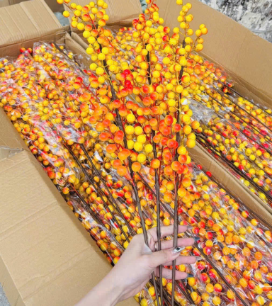 Cành Đông Đào 12 Nhánh Trái Mọng Vàng Dài 90cm - NGOVNG