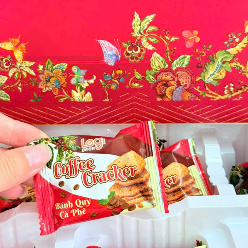 Bánh Hộp Vị Phô Mai, Cà Phê Phúc Hoa Niên - Hộp Bánh Sang Trọng Trang Trí Tết 7 Bánh Hộp Vị Phô Mai, Cà Phê Phúc Hoa Niên - Hộp Bánh Sang Trọng Trang Trí Tết