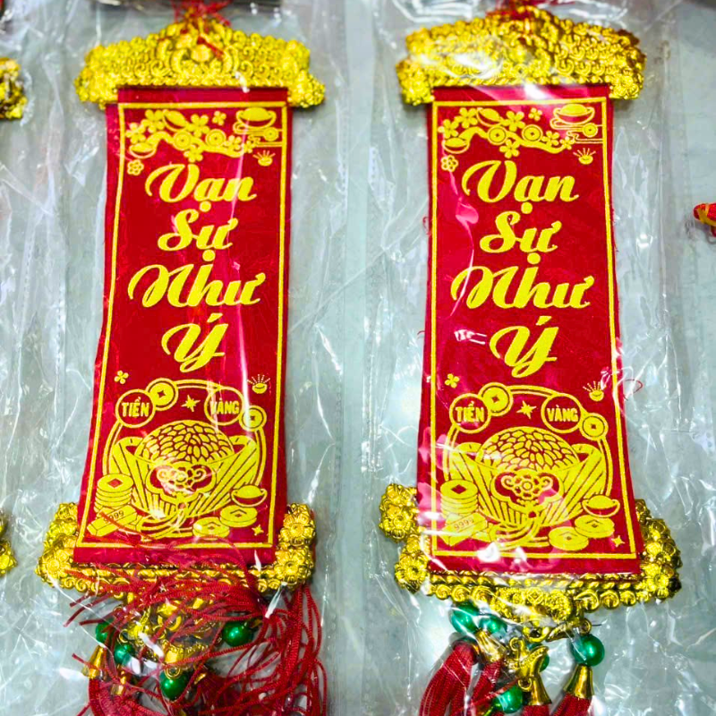 27599_261_20251211102933.png Set 5 Liễn Nhung Đỏ Trang Trí Tết - Liễn Câu Đối Đỏ Nhung Treo Cây Size Vừa - TLN15