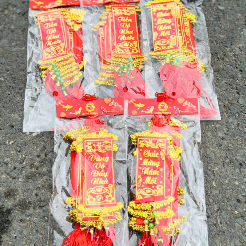 Shop sỉ set 10 Liễn Nhung Đỏ Trang Trí Tết - Liễn Câu Đối Đỏ Nhung Treo Cây Size Mini 3 Shop sỉ set 10 Liễn Nhung Đỏ Trang Trí Tết - Liễn Câu Đối Đỏ Nhung Treo Cây Size Mini