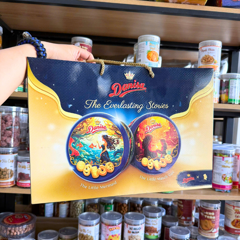 Shop sỉ bánh Danisa Gold Hộp Thiếc - Bánh Quy Bơ Danisa Bản Truyện Cổ Tích 400g (2 Hộp x 200g) 8 Shop sỉ bánh Danisa Gold Hộp Thiếc - Bánh Quy Bơ Danisa Bản Truyện Cổ Tích 400g (2 Hộp x 200g)