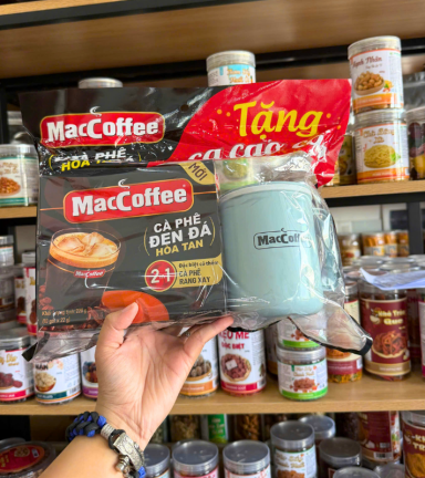 Cà Phê Đen Đá Mac Coffee - Cà Phê Đen Đá Hòa Tan 2 In 1 220g - Tặng 1 Ly Nhựa Cao Cấp - 8936024244033LY