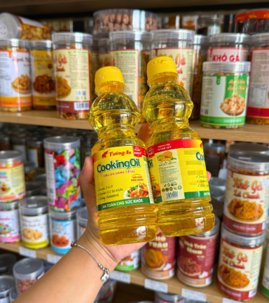 1 Chai Dầu Ăn Thực Vật Tường An Cooking Oil 400ml - 8936035100021