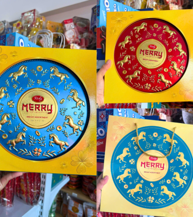 Bánh Quy Thập Cẩm RICHY MERRY Hộp Thiếc 334g (Xanh Dương/Đỏ) - Kèm Túi - 8936226200486