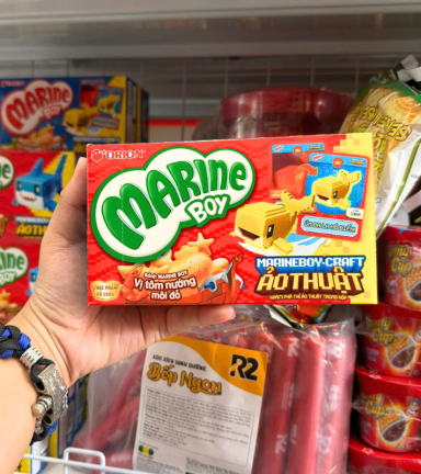 Bánh Cá ORION MARINE BOY Vị Tôm Nướng Môi Đỏ 35g - Hộp Đỏ - 8936036021165