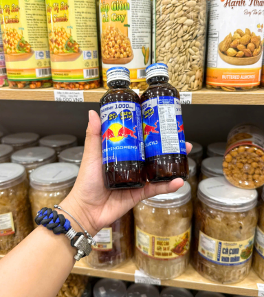 Nước Tăng Lực Bò Húc REDBULL Chai Nắp Xanh (1lốc*10 chai) - 8850228000106
