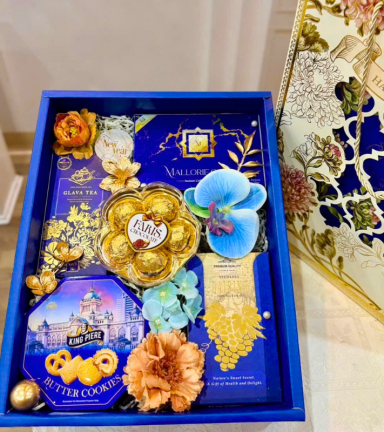 Hộp Quà Tết - Quà Tặng Tết Hộp Bánh Cứng Sang Trọng Vàng Đỏ Xanh - Quà Trang Trí Tết - QTTT58