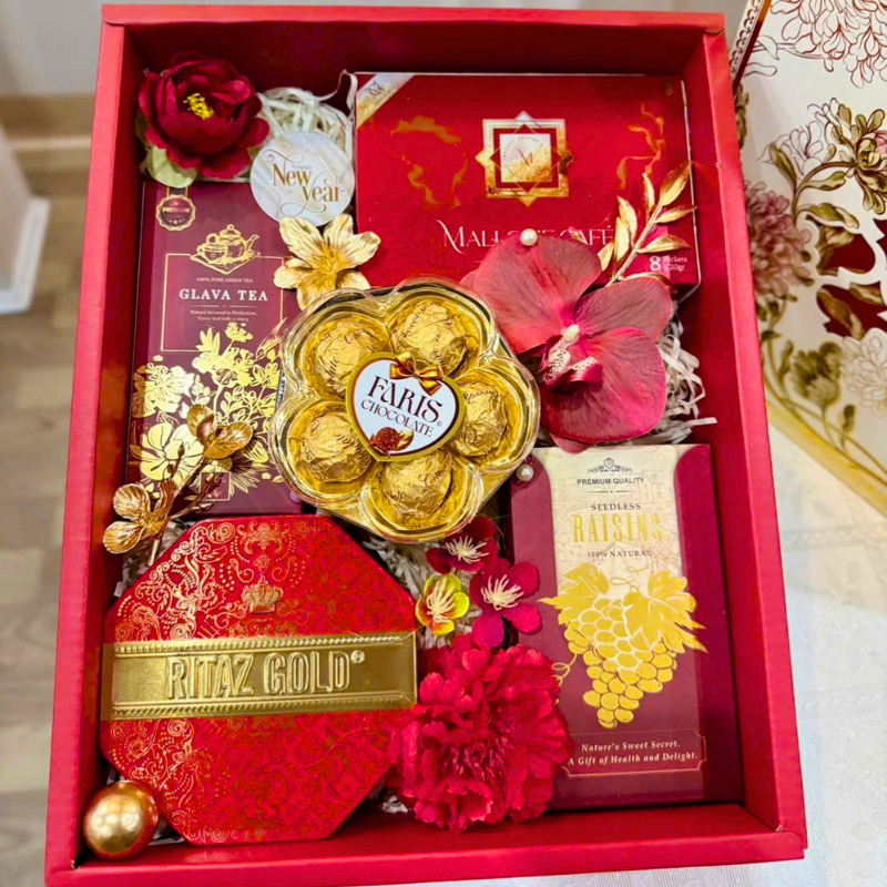 28164_161-5_20260116124342.png Hộp Quà Tết - Quà Tặng Tết Hộp Bánh Cứng Sang Trọng Vàng Đỏ Xanh - Quà Trang Trí Tết - QTTT58