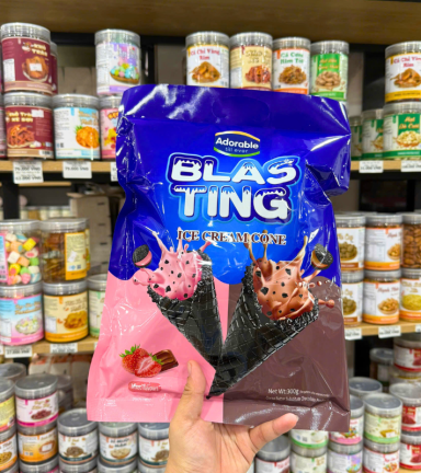 Bánh Ốc Quế Kem Mix 2 Vị Dâu Socola Adorable 300g - 4897082501169