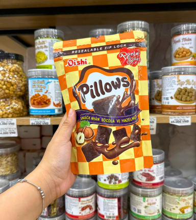 Bánh Quy Nhân Kem Socola OISHI PILLOWS Vị Hazelnut 80g - BQNKSOPVH80G