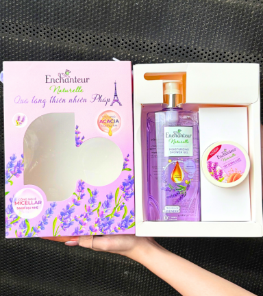 Set Quà Tặng Sữa Tắm Enchanteur Naturelle Hương Hoa Lavender & Tẩy Tế Bào Chết Body (Set Màu Tím) - 8935212807241
