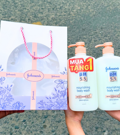 Set Quà Tặng Combo 2 Sữa Tắm Johnson's PH 5.5 Chiết Xuất Hạnh Nhân - SETJOHNSONS