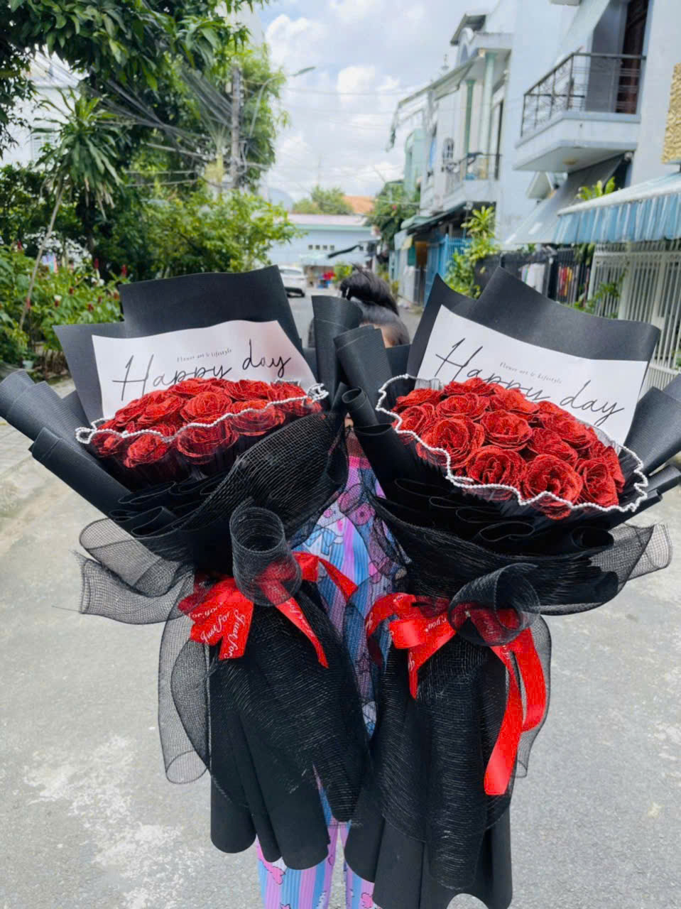 28525_z7575935474721-a4d05f9c3d7ac9766f7a3bfd9a9d44bf_20260301161722.png 10 Bông Hồng Nhũ Tông Đỏ Size To - CB10BONGNHU