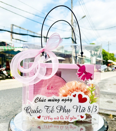 Túi Quà Tặng 8-3 Sữa Tắm Nước Hoa Charme Chance Hồng 250ml + Nước Hoa Charme Chance (Có Đèn Chớp) - TUIQUACHARME01