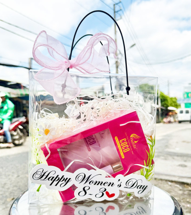 Túi Quà Tặng 8-3 Sữa Tắm Nước Hoa Charme Coco Hồng + Nước Hoa Charme Coco (Có Đèn Chớp) - TUIQUACHARME03