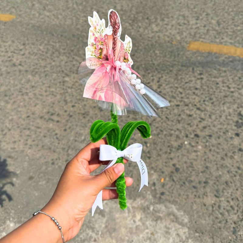 28539_218_20260303124509.png Hoa Gài Tiền - Hoa Gắn Tiền - Hoa Đựng Cô Gái Trong Suốt - Ngẫu Nhiên - HGT03