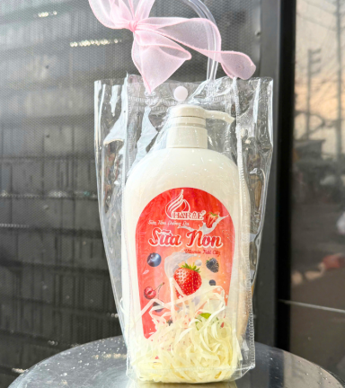 Set Giỏ Quà Tặng Sữa Tắm Charme Sữa Non Vitamin Trái Cây 1000ml - SETQUACHARME07