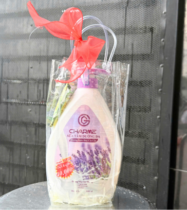 Set Giỏ Quà Tặng Sữa Tắm Charme Hương Hoa Oải Hương Tím 1 Lít - SETQUACHARME09