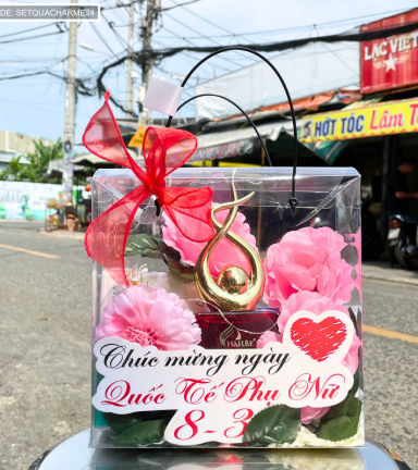 Set Giỏ Quà Nước Hoa Charme So Sexy Mùi Nữ 100ml Phiên Bản Mới 2025 - Túi Trong Vuông Có Đèn Đom Đóm Lót Giấy Rơm Thắt Nơ Xinh Xắn Nhiều Màu - SETQUACHARME24