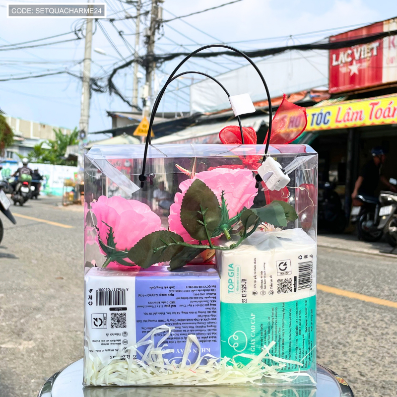 28614_429_20260306153450.png Set Giỏ Quà Nước Hoa Charme So Sexy Mùi Nữ 100ml Phiên Bản Mới 2025 - Túi Trong Vuông Có Đèn Đom Đóm Lót Giấy Rơm Thắt Nơ Xinh Xắn Nhiều Màu - SETQUACHARME24