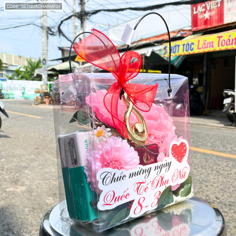 Nguồn hàng sỉ set Giỏ Quà Nước Hoa Charme So Sexy Mùi Nữ 100ml Phiên Bản Mới 2025 - Túi Trong Vuông Có Đèn Đom Đóm Lót Giấy Rơm Thắt Nơ Xinh Xắn Nhiều Màu 5 Nguồn hàng sỉ set Giỏ Quà Nước Hoa Charme So Sexy Mùi Nữ 100ml Phiên Bản Mới 2025 - Túi Trong Vuông Có Đèn Đom Đóm Lót Giấy Rơm Thắt Nơ Xinh Xắn Nhiều Màu