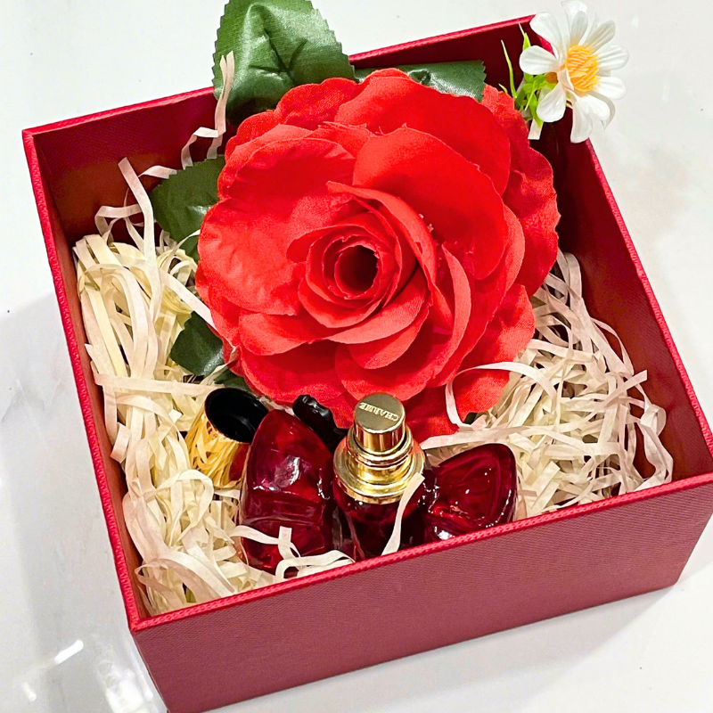 Chỗ sỉ set Hộp Quà Tặng Nước Hoa Nữ Charme Just For You 30ml 5 Chỗ sỉ set Hộp Quà Tặng Nước Hoa Nữ Charme Just For You 30ml