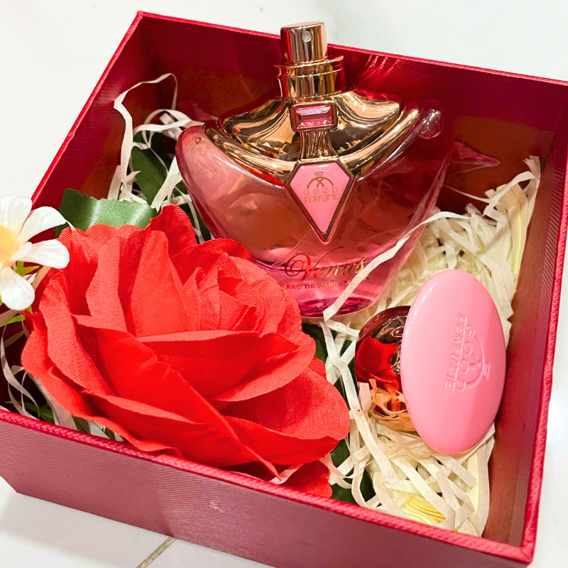 Set Hộp Quà Tặng Nước Hoa Nữ Good Charme Venus 50ml - Hộp Hoa Rơm Nhiều Màu 5 Set Hộp Quà Tặng Nước Hoa Nữ Good Charme Venus 50ml - Hộp Hoa Rơm Nhiều Màu