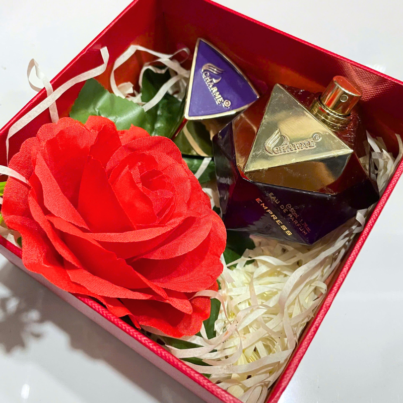 Set Hộp Quà Tặng Nước Hoa Nữ Good Charme Empress 50ml - Hộp Hoa Rơm Nhiều Màu 5 Set Hộp Quà Tặng Nước Hoa Nữ Good Charme Empress 50ml - Hộp Hoa Rơm Nhiều Màu