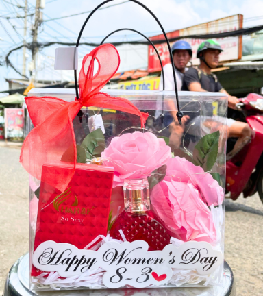 Set Quà Tặng Nước Hoa Nữ Charme So Sexy 50ml - Túi Trong Vuông Có Đèn Đom Đóm Lót Giấy Rơm Thắt Nơ Xinh Xắn Nhiều Màu - SETQUACHARME38