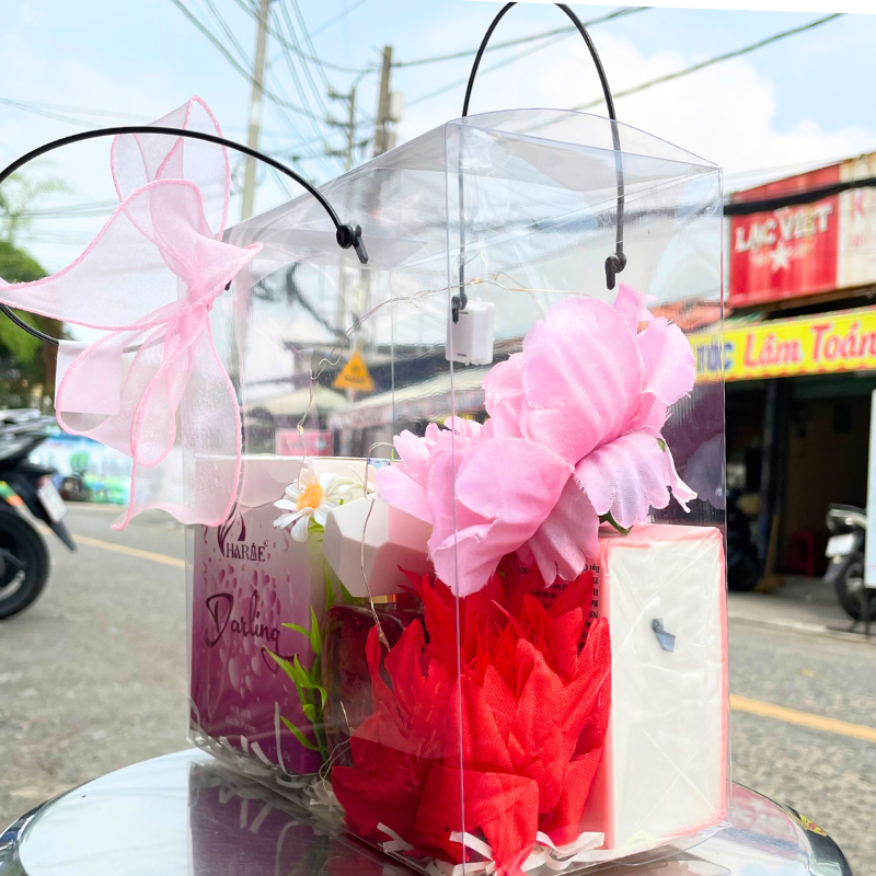 Set Quà Tặng Nước Hoa Charme Darling Mùi Nữ 50ml Hương Ngọt Ngào Quyến Rũ - Túi Trong Vuông Có Đèn Đom Đóm Lót Giấy Rơm Thắt Nơ Xinh Xắn Nhiều Màu 5 Set Quà Tặng Nước Hoa Charme Darling Mùi Nữ 50ml Hương Ngọt Ngào Quyến Rũ - Túi Trong Vuông Có Đèn Đom Đóm Lót Giấy Rơm Thắt Nơ Xinh Xắn Nhiều Màu