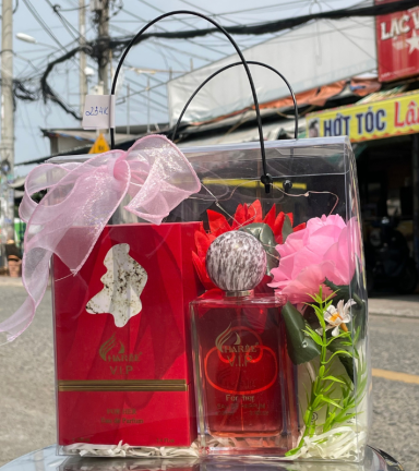 Set Giỏ Quà Tặng Nước Hoa Nữ Charme VIP 100ml - Túi Trong Vuông Có Đèn Đom Đóm Lót Giấy Rơm Thắt Nơ Xinh Xắn Nhiều Màu - SETQUACHARME46