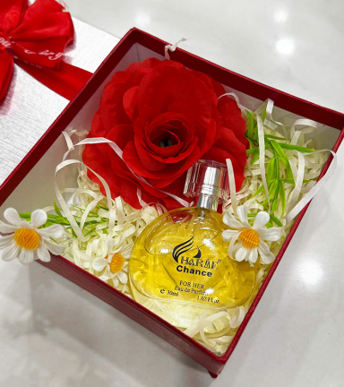 Set Hộp Quà Tặng Nước Hoa Nữ Charme Chance Vàng 50ml - Hộp Hoa Rơm Nhiều Màu - SETQUACHARME54