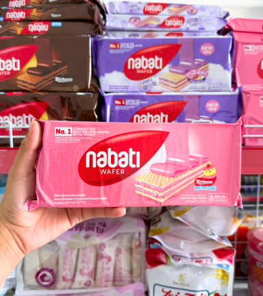 Bánh Kem Xốp NABATI Vị Dâu Dạng Thanh Dài 110g Gói Màu Hồng - 8993175564915