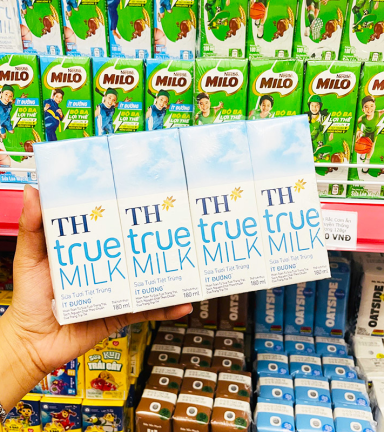 Sữa Tươi Tiệt Trùng Ít Đường TH True Milk Lốc 4 Hộp Lớn (180ml/Hộp) - 8935217400355