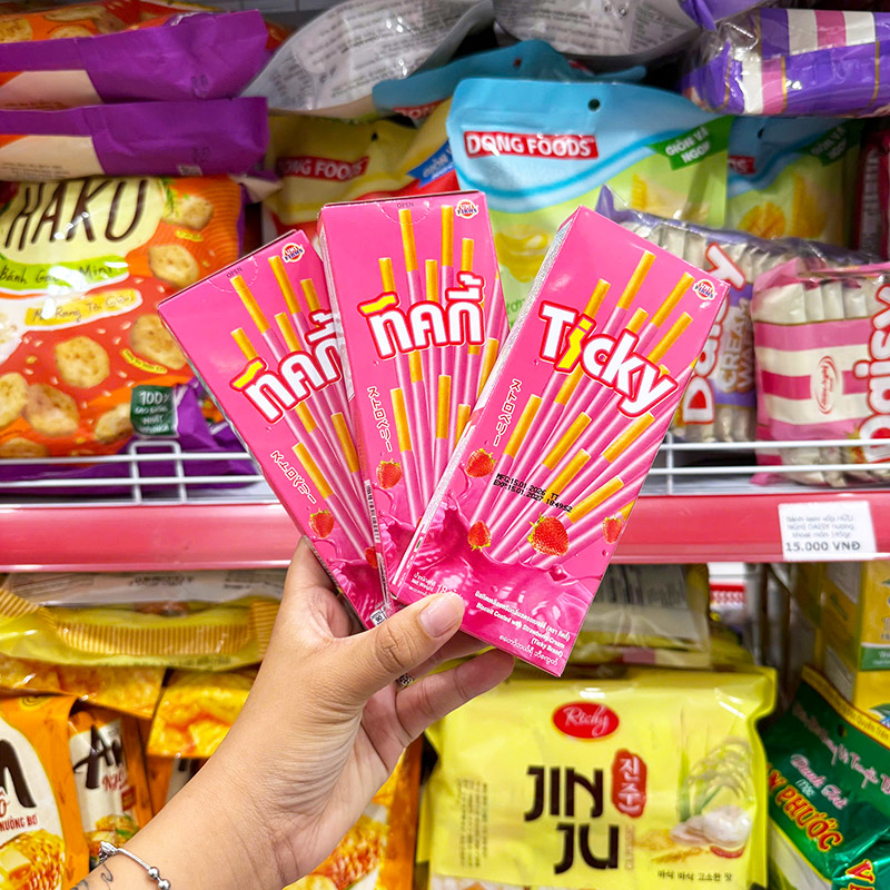 Chuyên sỉ bánh Que Đũa Phủ Dâu Ticky Uni Firms Combo 3 Hộp - Màu Hồng 5 Chuyên sỉ bánh Que Đũa Phủ Dâu Ticky Uni Firms Combo 3 Hộp - Màu Hồng