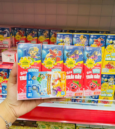 Sữa Dinh Dưỡng Trái Cây KUN Hương Dâu Lốc 4 Hộp - (180ml/Hộp) - 8936025773174