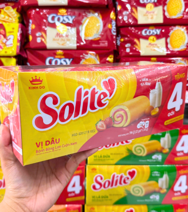 Bánh Bông Lan Cuộn Solite Vị Dâu Hộp Giấy Lớn 396g - 8934680042895
