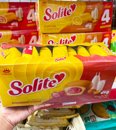 Bánh Bông Lan Tròn Nhân Kem Dâu Solite 324g - 8934680042789