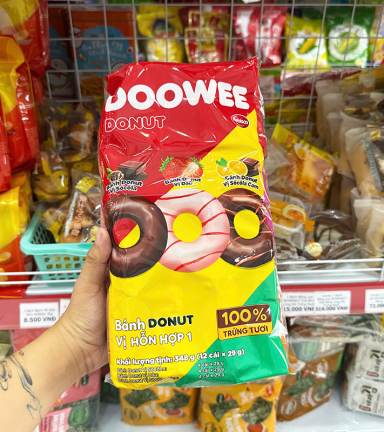 Bánh Donut Dowee 3 Vị Socola, Dâu, Socola Cam Gói 12 Cái 348g - 8935235301306