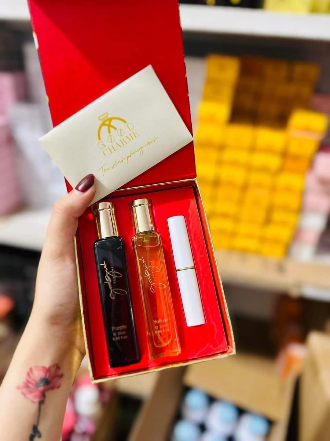 Set Nước Hoa Goodgirl Và Son Môi Cao Cấp Good Charme Với thiết kế chai thon nhỏ gọn tiện lợi và đầy tinh tế