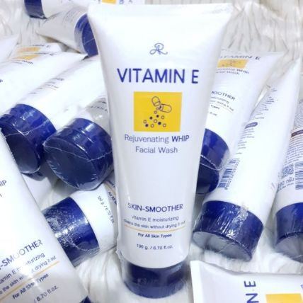 Sữa rửa mặt tạo bọt, công thức vitamin E, kết cấu bọt dày, mềm, mịn, hương thơm tươi mát, giúp làm sạch da.