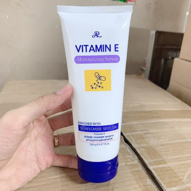 Sữa rửa mặt tạo bọt, công thức vitamin E, kết cấu bọt dày, mềm, mịn, hương thơm tươi mát, giúp làm sạch da.