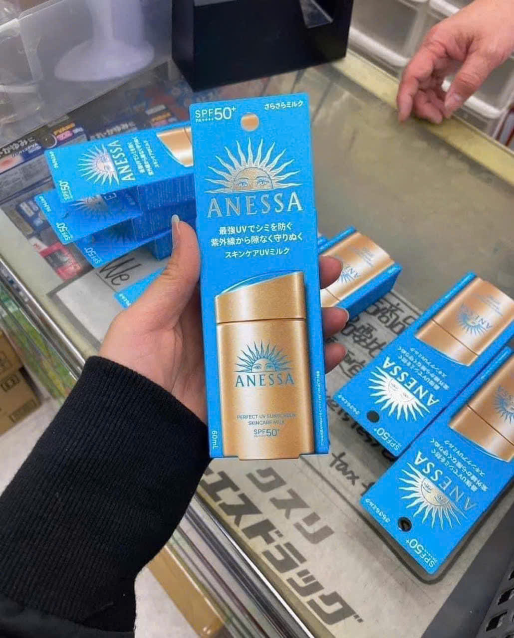 kem chống nắng Anessa màu nâu 60ml mẫu mới nhất năm 2024