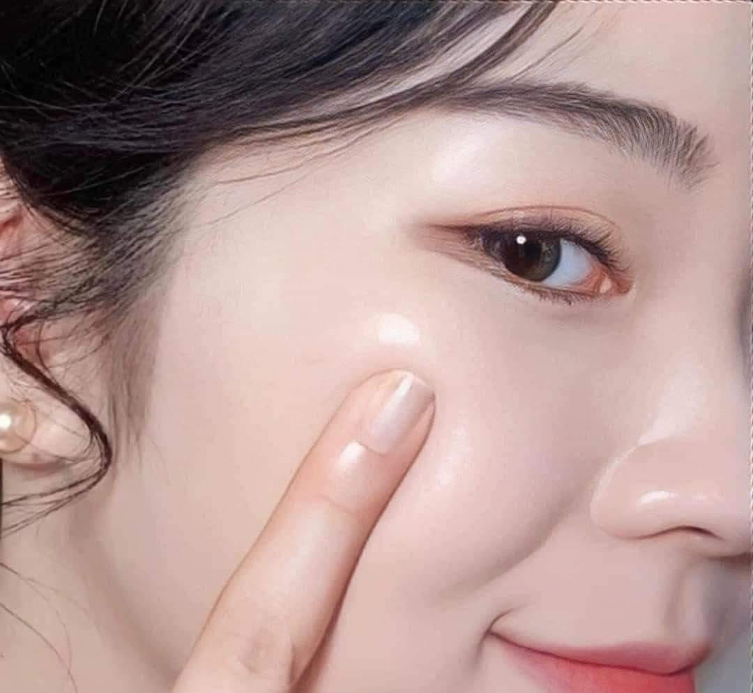 Kem Dưỡng OLAY Total Effects 7 in 1 Day Moisturiser Nourish & Protect SPF15 là sản phẩm có hỗ trợ cả chống nắng