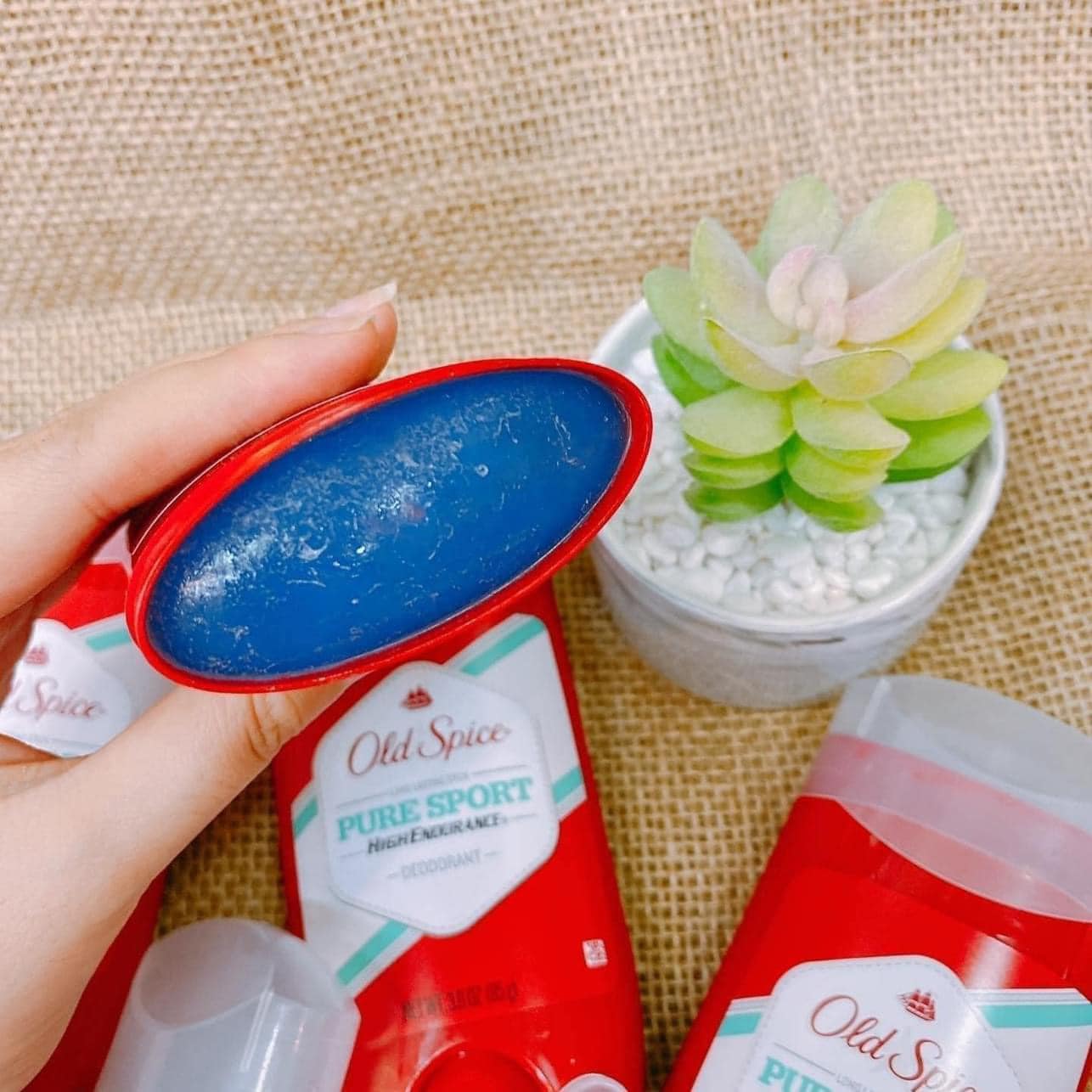Lăn Sáp Khử Mùi Old Spice Pure Sport Mỹ 85g với hương thơm mạnh mẽ tự nhiên giúp ngăn mùi cơ thể