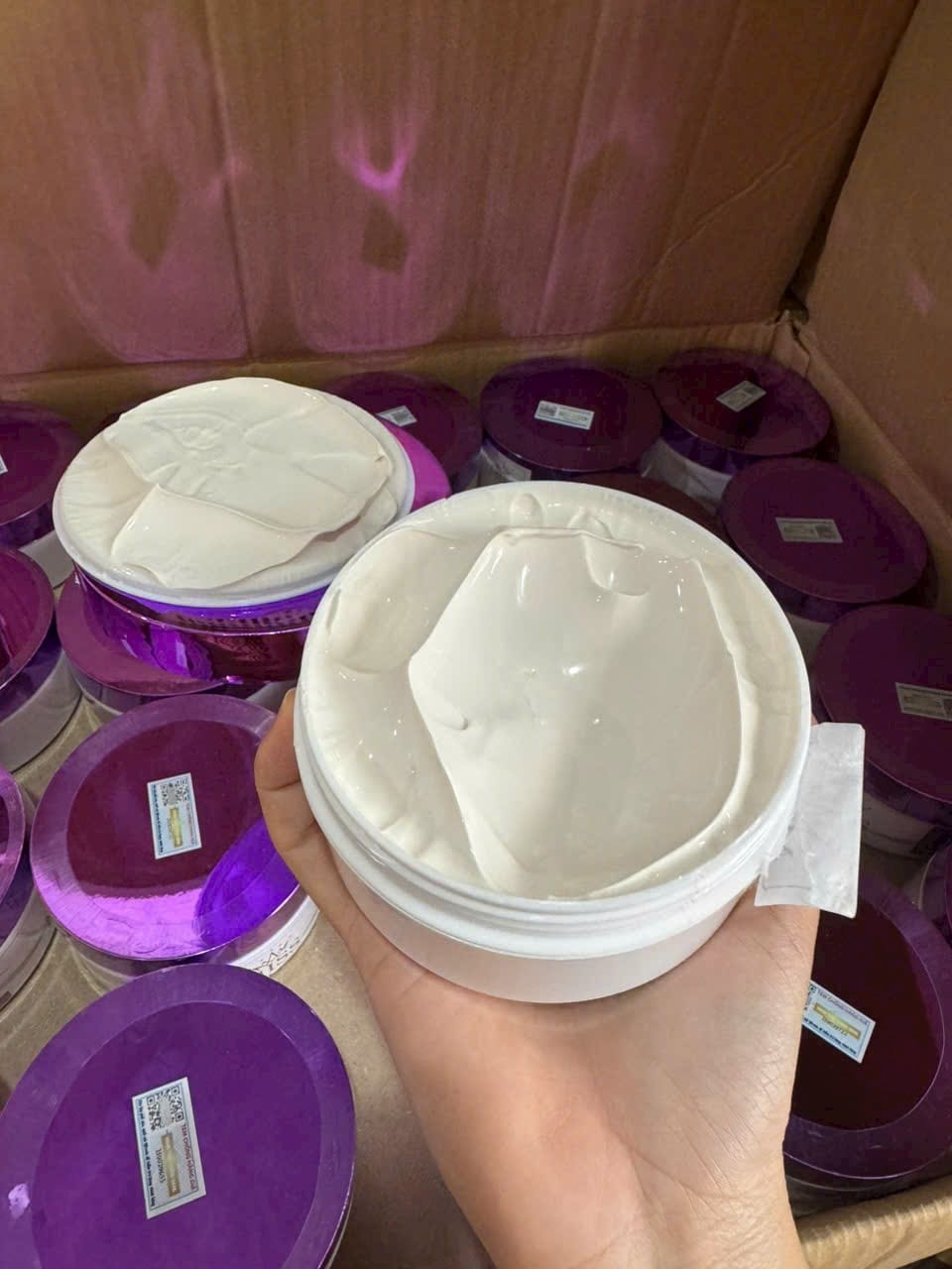 Kem Body Miss Tím Dưỡng Trắng Da 170gr